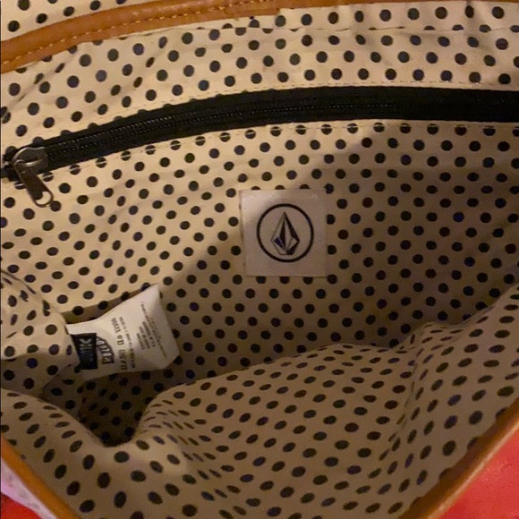 Volcom gray and red purse crossbody bag - Picture 4 of 8